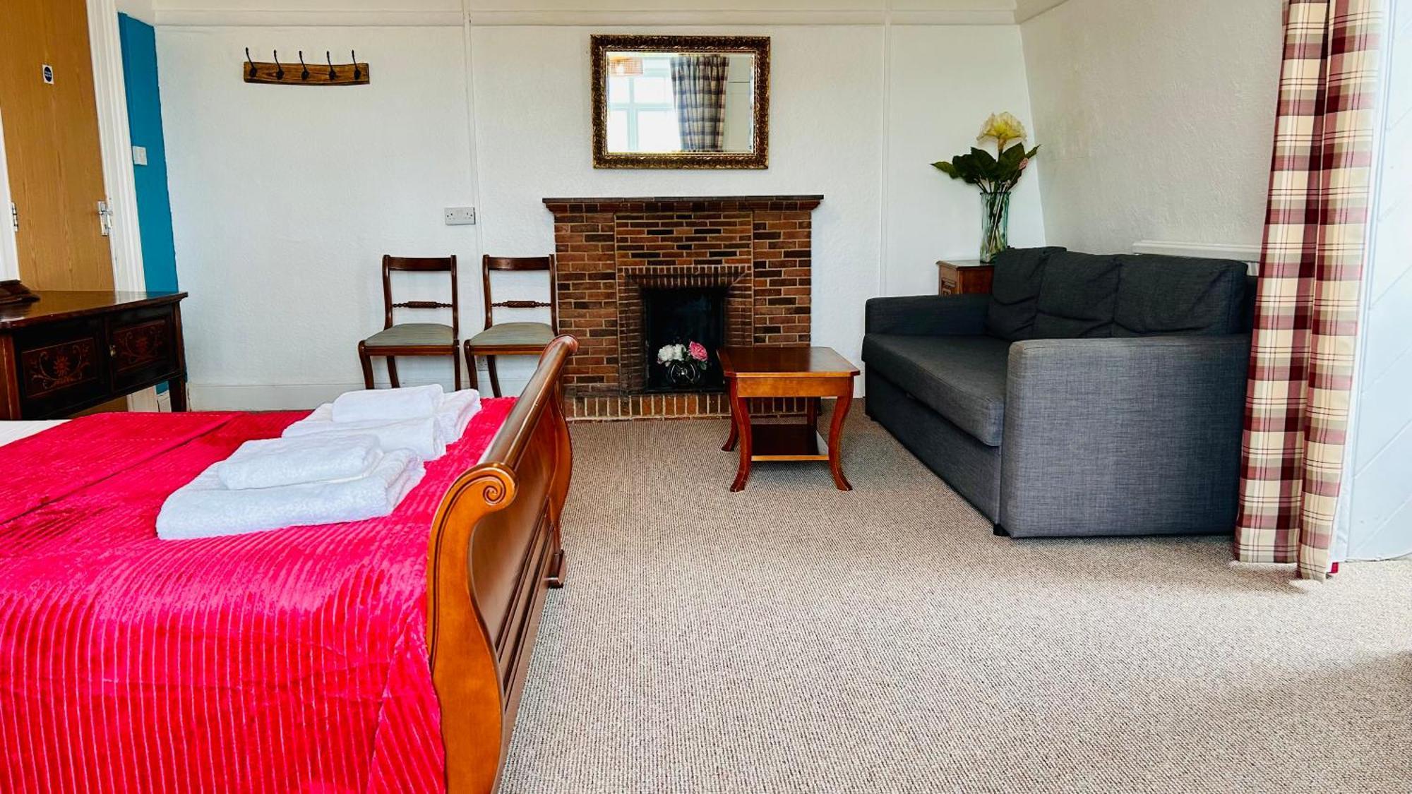 Clarence Quarters Self-Catering Guest House Portsmouth Room photo
