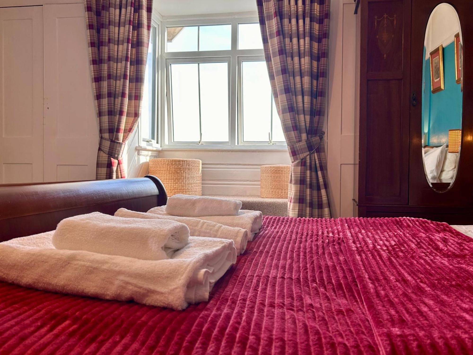 Clarence Quarters Self-Catering Guest House Portsmouth Room photo